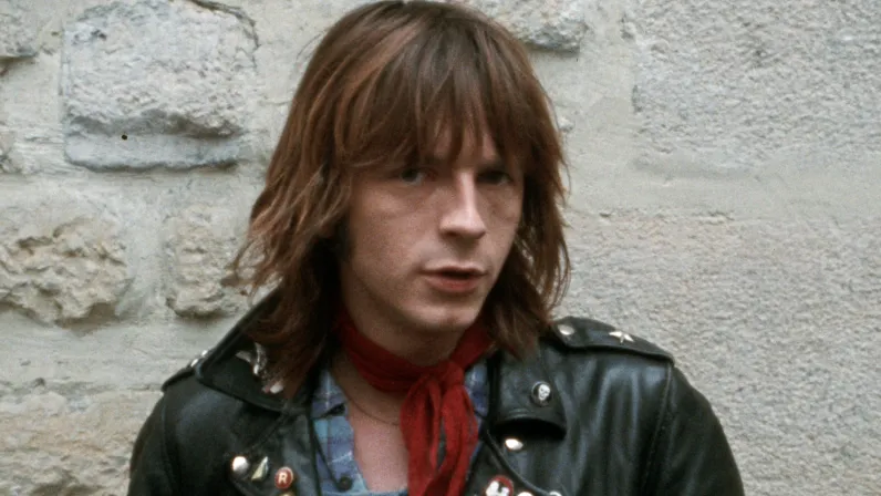 Renaud documentaire semaine culturelle programme télévisé foulard rouge